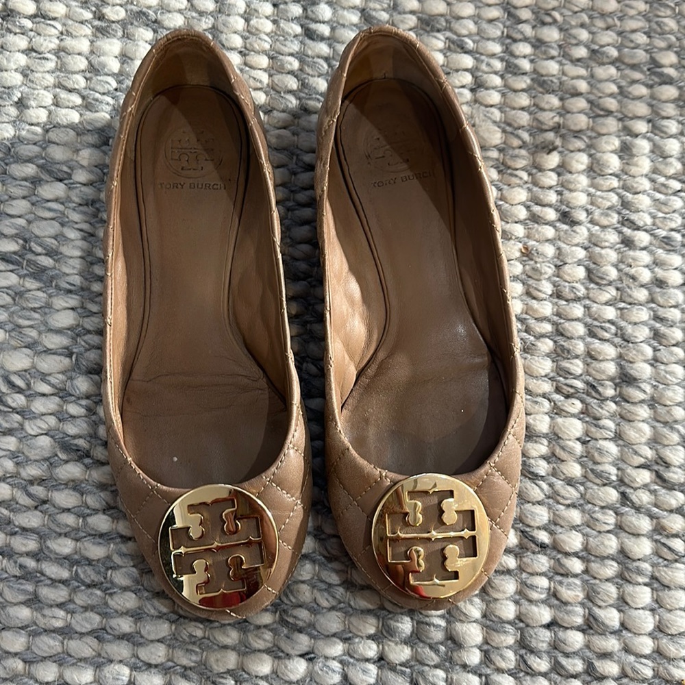 Tory Burch sz 9
Quilted Ballerina Flat, Tan leather